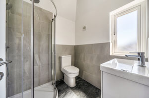 Shower room- click for photo gallery